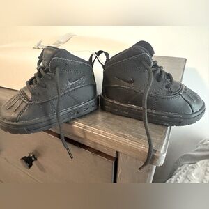 Size 5c Black Nike boots!